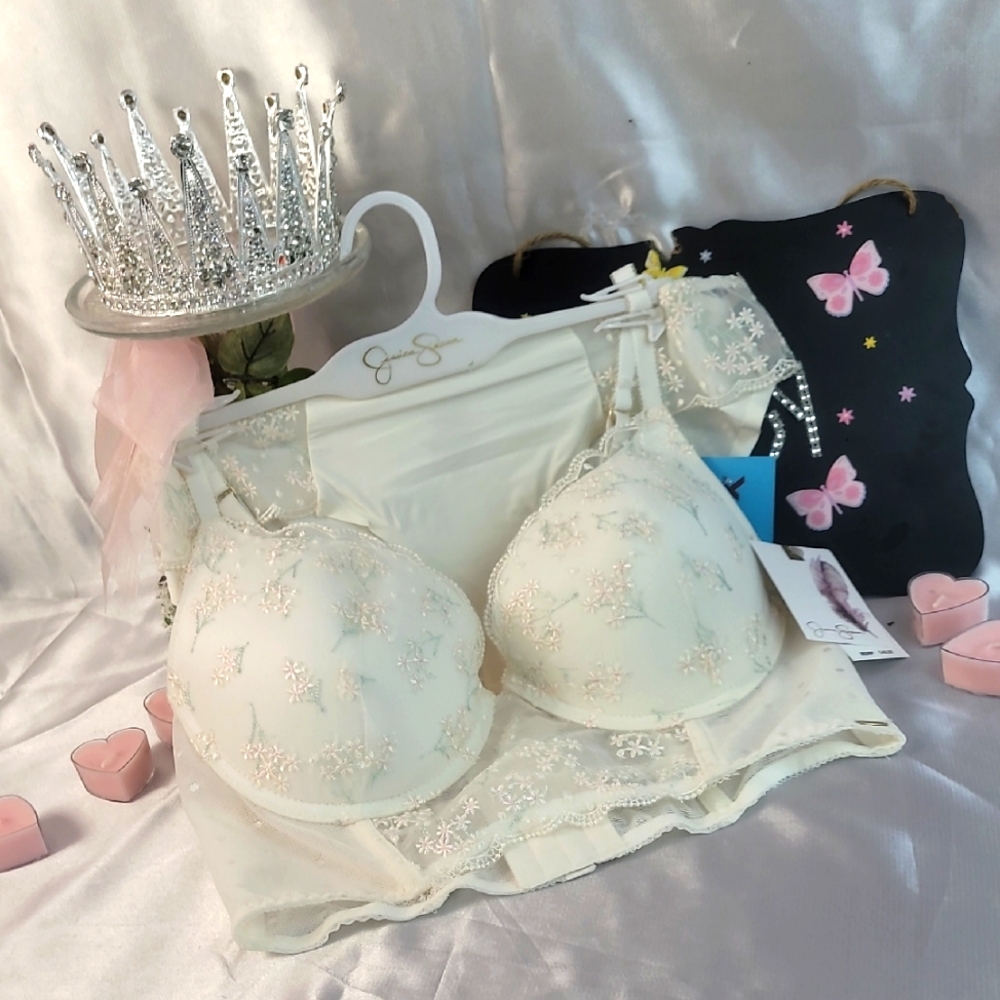1963JESSICA SIMPSON  Elegant Cream Lace Bra  Set NWT